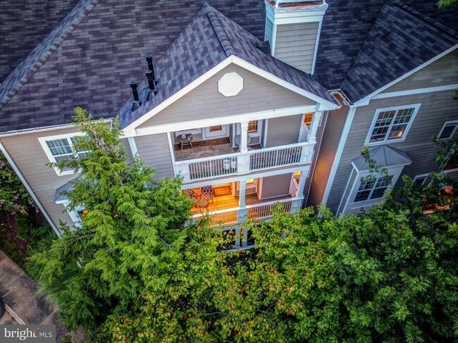 Building Photo - 1700 Lake Shore Crest Dr