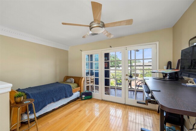 Building Photo - 2415 Dunlavy St