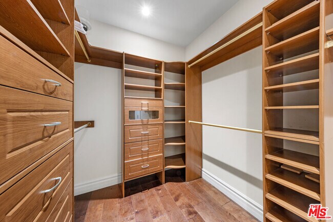 Building Photo - 15401 Brownwood Pl