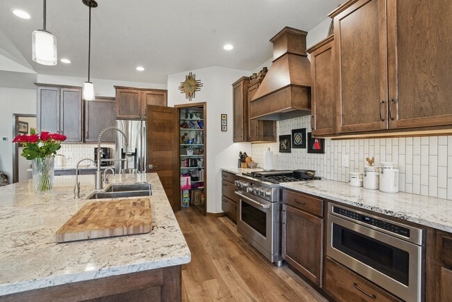 Building Photo - 5700 Island Ct