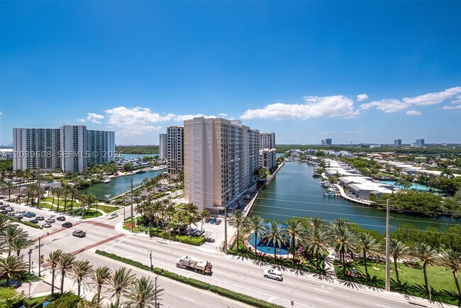 Building Photo - 16001 Collins Ave