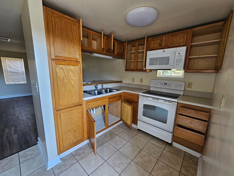 Building Photo - 302 Alder St