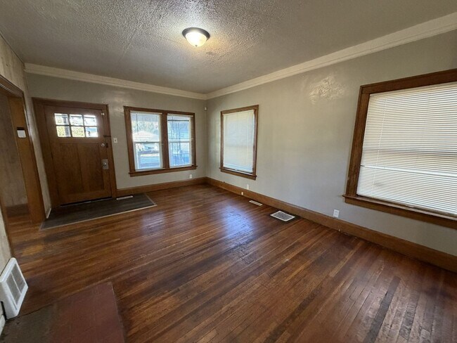 Building Photo - 1351 Berdan Ave