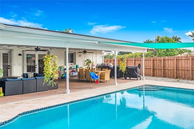 Building Photo - 15930 SW 90th Ave