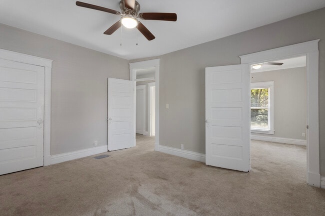 Building Photo - 915 E 29th St