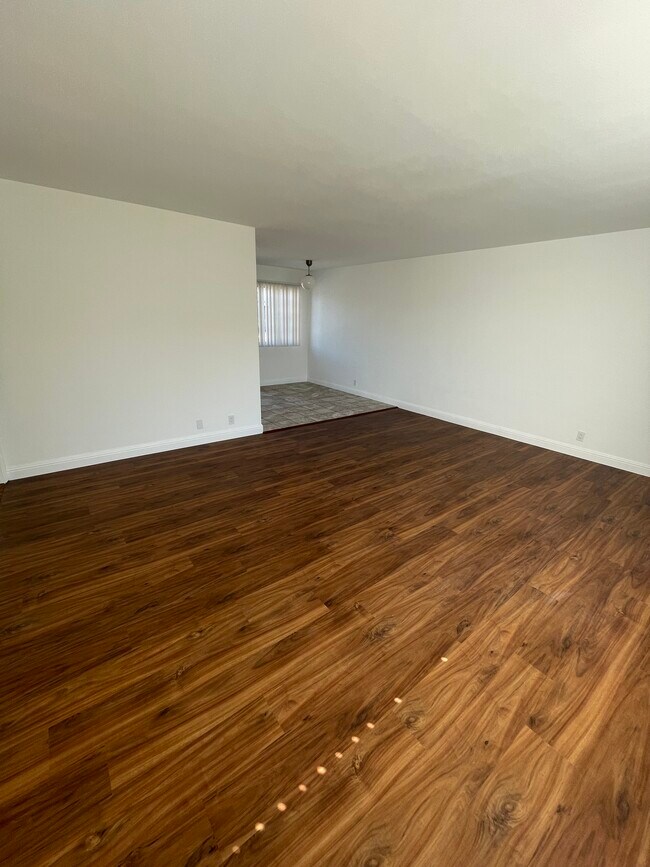 Living Room - 1600 N Verdugo Rd