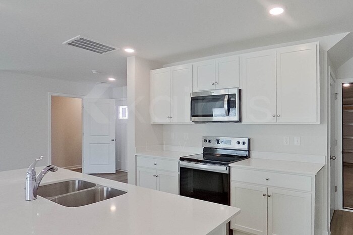 Building Photo - 120 Inez Ave