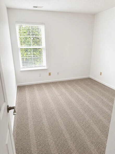 Building Photo - 12754 Crescent Dr