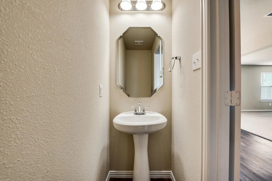 Building Photo - 1408 Glen Garden Dr