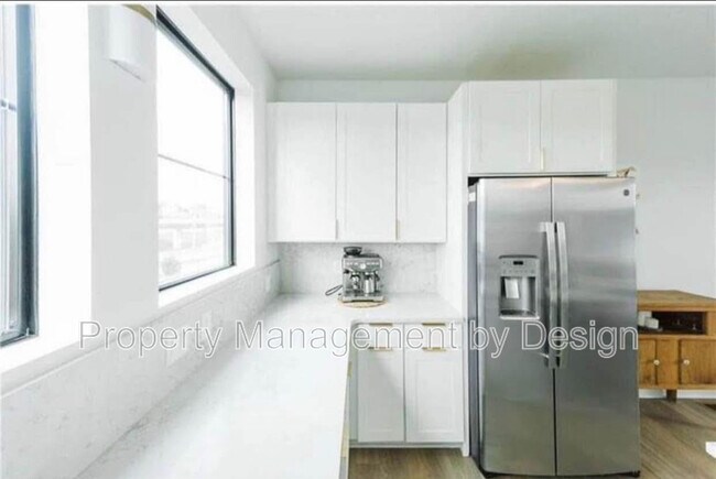 Building Photo - 942 12th St
