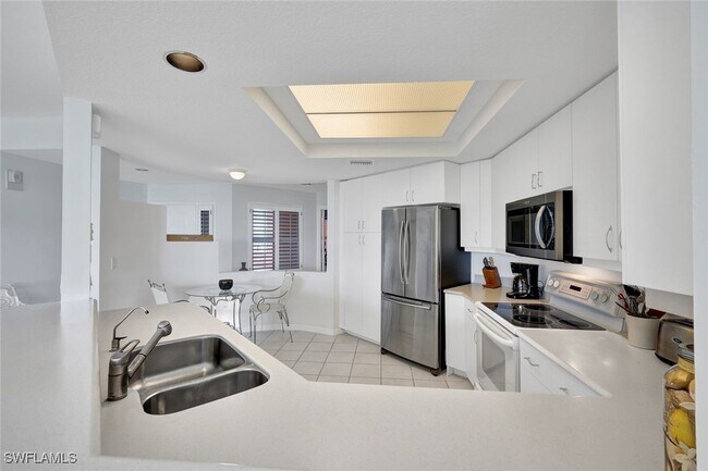 Building Photo - 262 Barefoot Beach Blvd