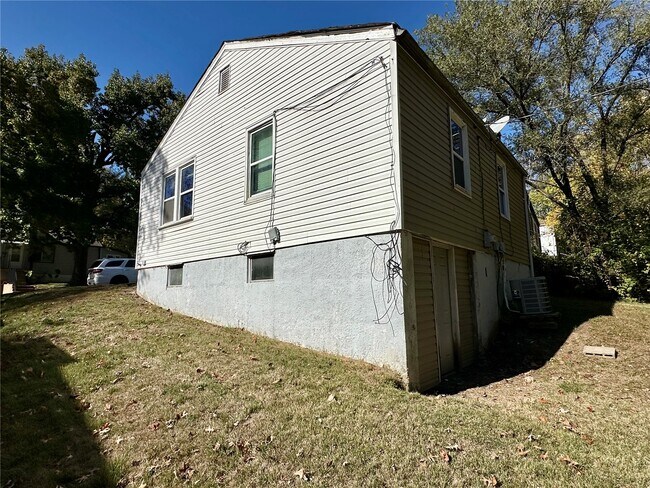 Building Photo - 7121 Lamont Dr