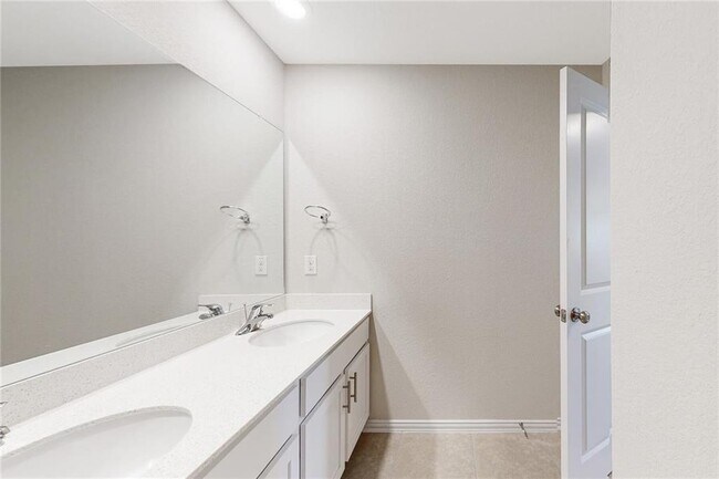 Building Photo - 17212 Crowndale Dr