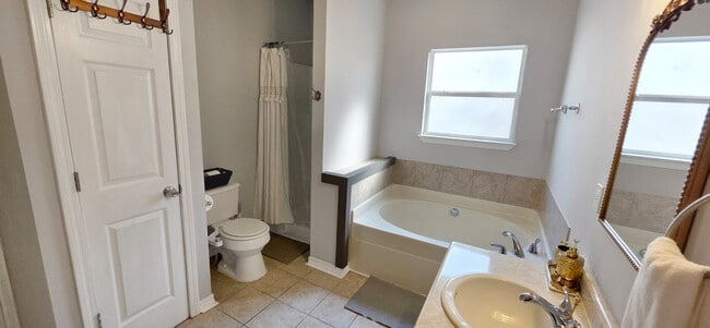 Building Photo - 1805 Irish Hill Dr