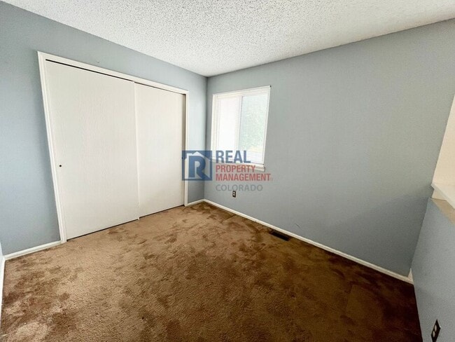 Building Photo - 4568 Excalibur Ct