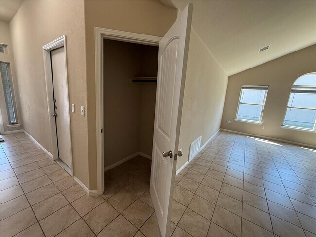 Building Photo - 1441 Hamiltons Wy