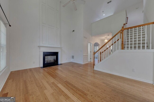 Building Photo - 3213 Juniper Dr