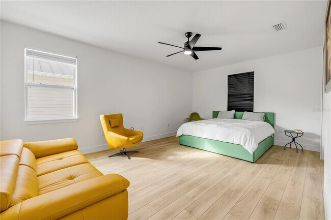 Building Photo - 350 2nd Ave E