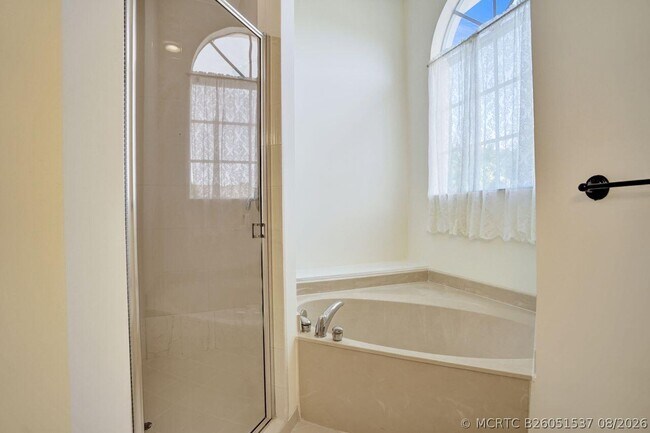Building Photo - 606 W Circle Dr