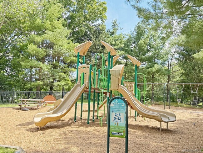 Building Photo - 54 Fairways Dr