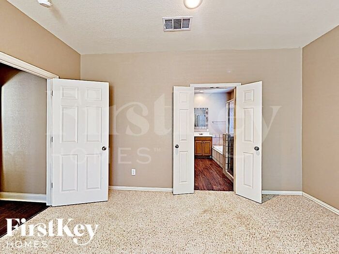 Building Photo - 10163 Trail Ridge Dr