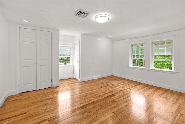Building Photo - 334 Walpole St