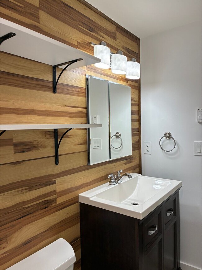 Building Photo - Clayla Properties