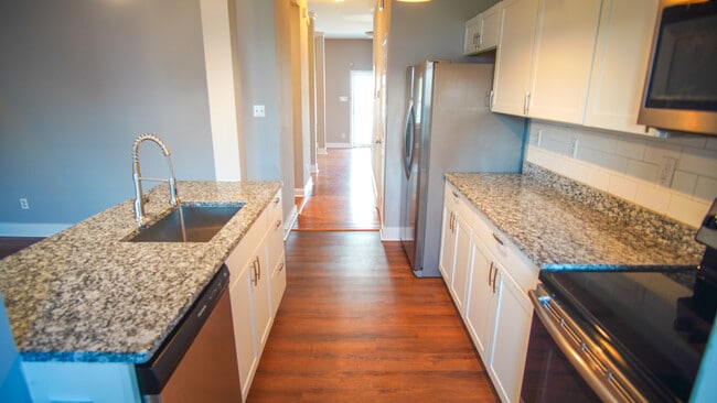 Building Photo - 1218 Bainbridge St