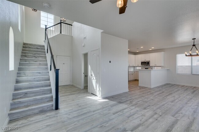 Building Photo - 778 Easter Lily Pl