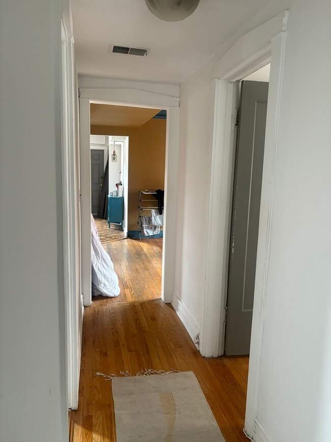 Building Photo - 3720 N Sheffield Ave