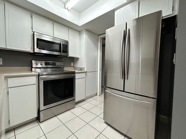 Primary Photo - 1101 N April Cir