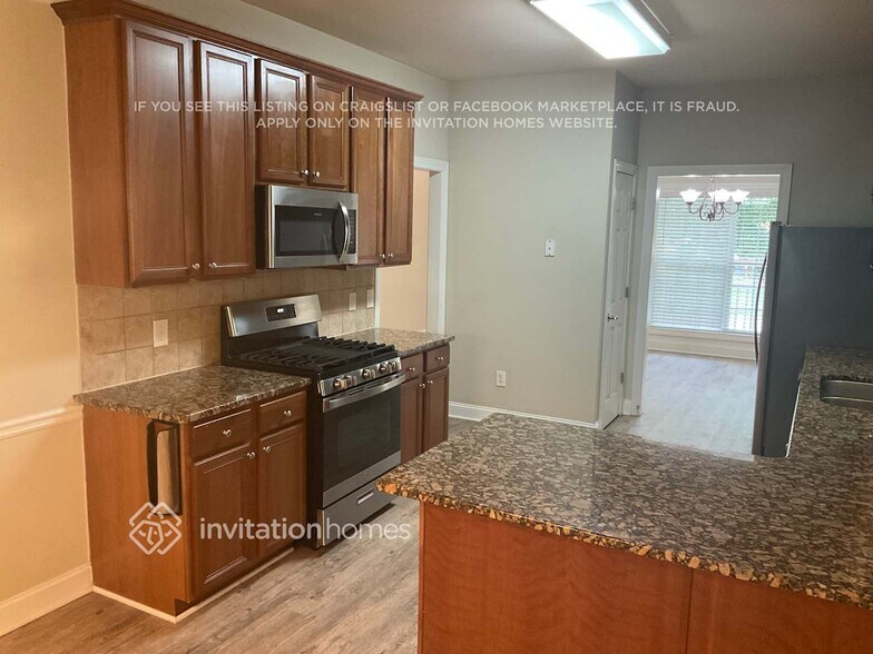 Building Photo - 808 Pine Cove Dr SW