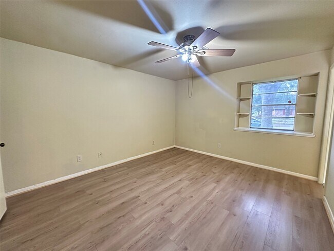 Building Photo - 1937 Arcadia Dr