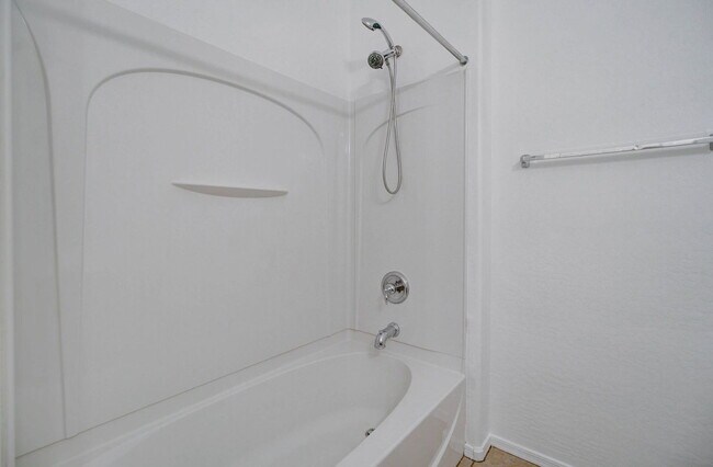 Building Photo - 4836 S Summit Ct