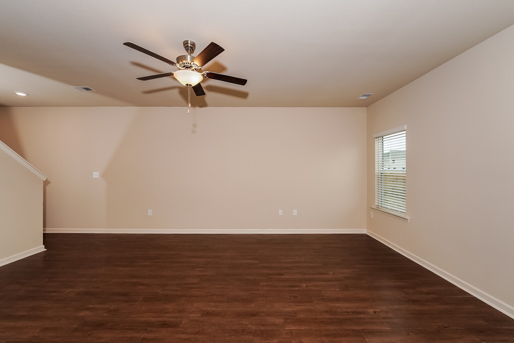 Building Photo - 525 Clover Cir