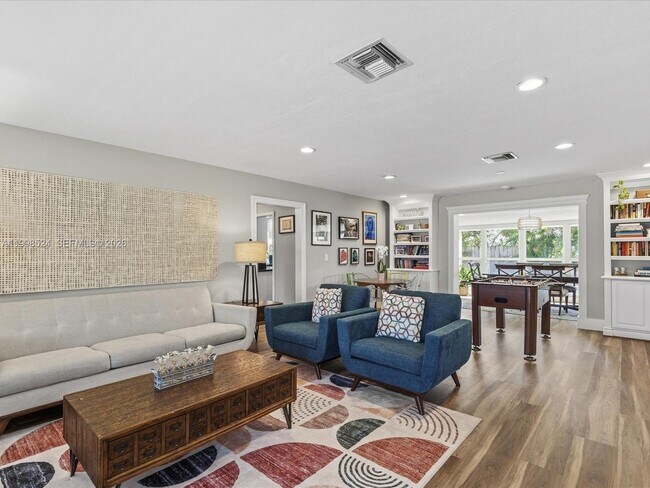 Building Photo - 2648 NE 26th Ave