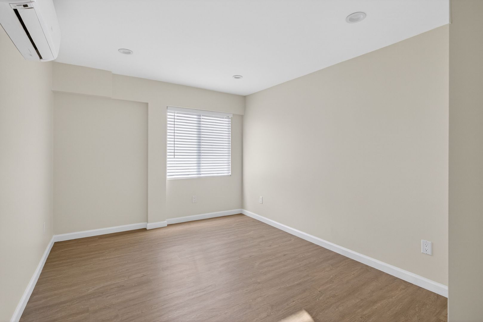 Building Photo - 1751 Cabrillo Ave