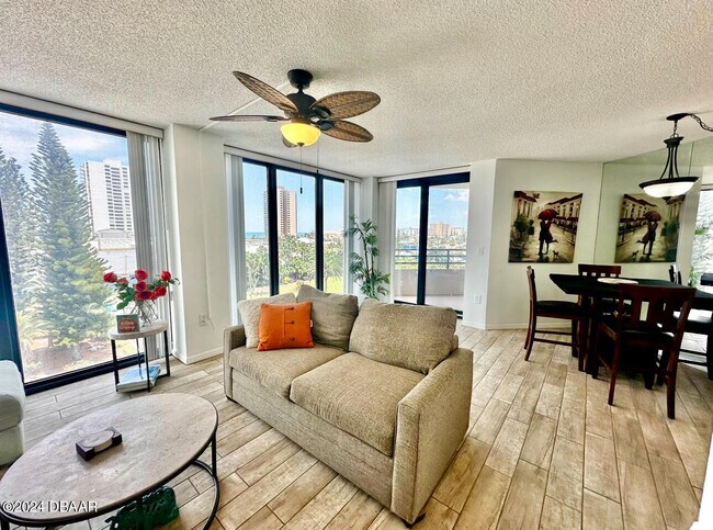 Building Photo - 1 Oceans W Blvd