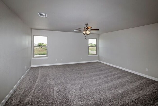 Building Photo - New Construction in City View!