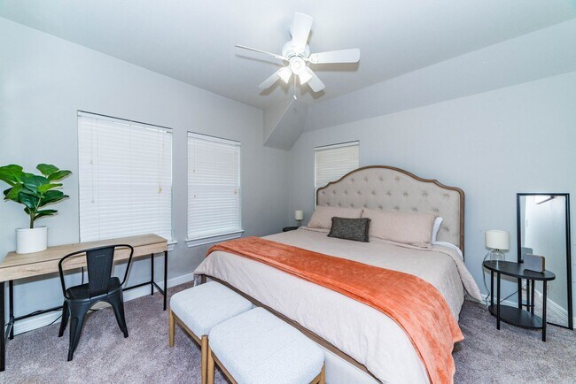 Building Photo - 5-BEDROOM HOME IN OVERLOOK AT GRANDVIEW