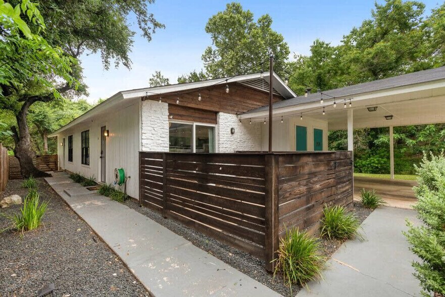 Building Photo - 802 Ramble Ln
