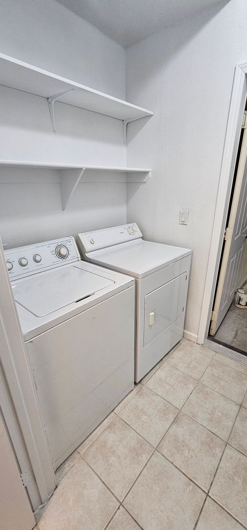 Building Photo - TANAMERA CONDOMINIUMS 1 bed 1 bath 1 car g...