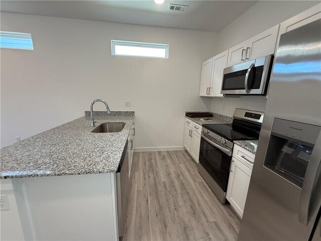 Building Photo - 831 States Ave