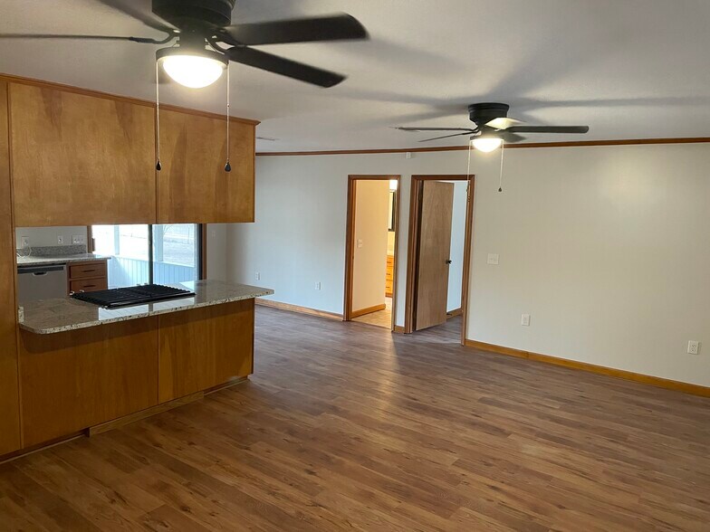 Building Photo - 430 Co Rd 445