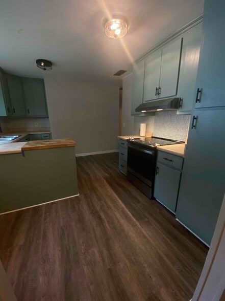 Building Photo - 202 James Loop