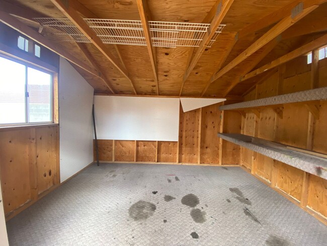 Building Photo - 3 bed 2 bath in nice neighborhood