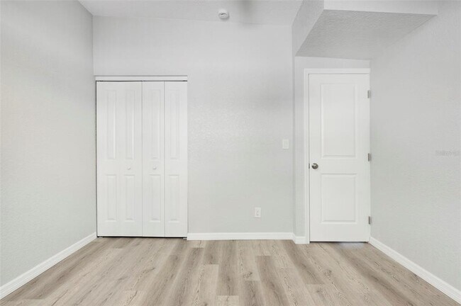 Building Photo - 304 E Madeira Ave