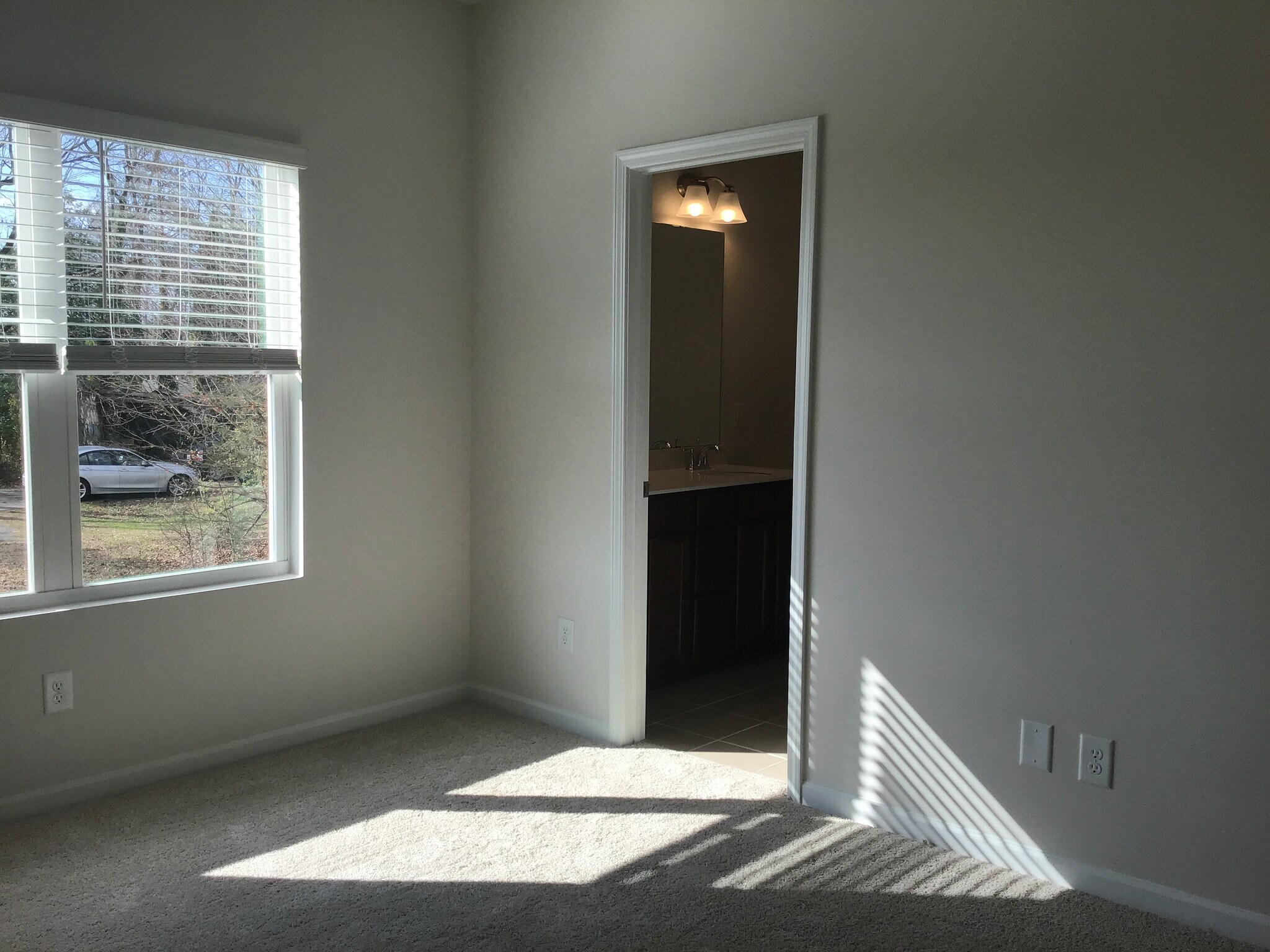 Building Photo - Room in Townhome on Beatty Woods Dr