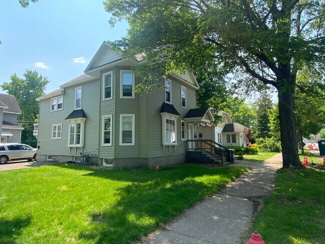 Building Photo - 629 Scott St