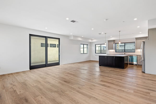 Building Photo - 15521 Patronella Ave